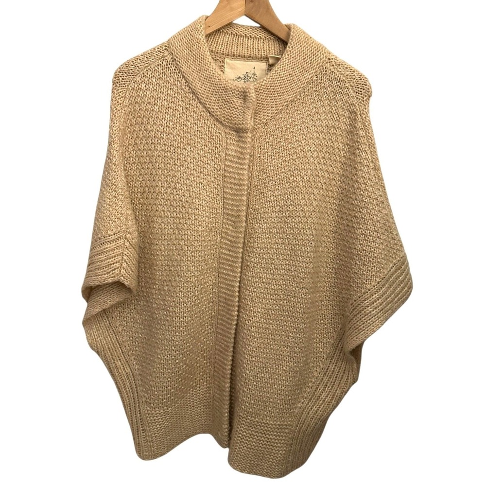 Angel of the North Anthropologie Beige Wool Blend Poncho Snaps Size‎ M